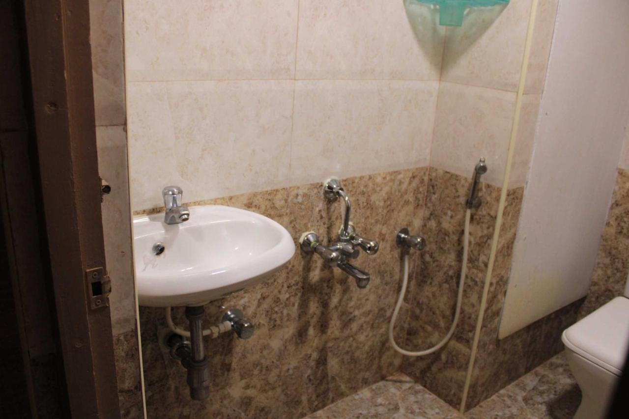 Hotel Adhi Residency - Cleanliness & Friendliness Room Vl Vardharaja Temple Kanchipuram Exterior photo
