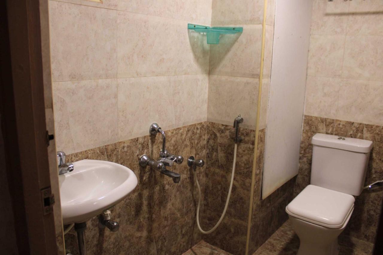 Hotel Adhi Residency - Cleanliness & Friendliness Room Vl Vardharaja Temple Kanchipuram Exterior photo
