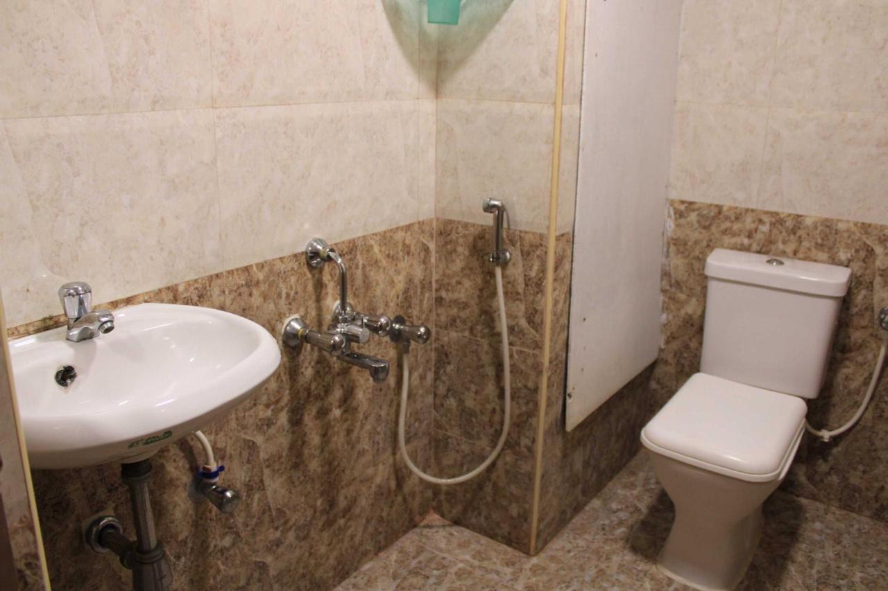 Hotel Adhi Residency - Cleanliness & Friendliness Room Vl Vardharaja Temple Kanchipuram Exterior photo
